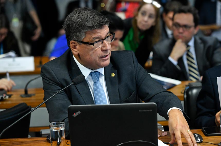 Senador Carlos Viana: medidas buscam reduzir a impermeabilização das cidades (foto: Geraldo Magela/Agência Senado)
