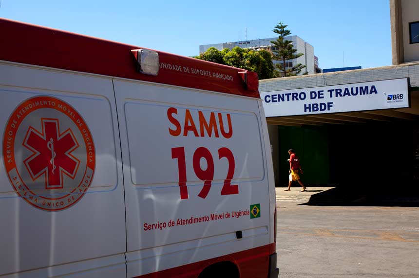 Ambulância em hospital público de Brasília: o Sistema Único de Saúde foi regulamentado meses após a promulgação da Constituição