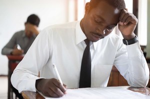 Negros no topo: renovação de cotas enfrenta desafios no Congresso