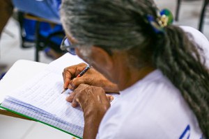 Superar o analfabetismo segue como meta inalcançada do PNE