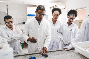 Com 1,6 milhão de vagas gratuitas, institutos federais são mistura de colégio com universidade