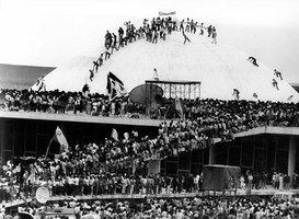 A Redemocratização em Dez Atos