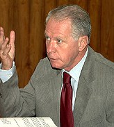 Camata diz que aumento do dólar não deve apavorar os brasileiros