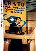 Modernização do Senado dá prêmio a Agaciel Maia