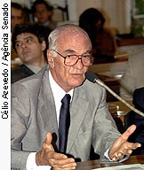 Saturnino pede investimento em esporte para jovens carentes