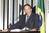 Para Bornhausen, crise moral do governo aumentou durante o recesso