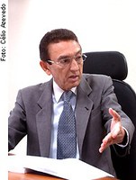 Lobão pretende votar projeto que libera terminativos em caso de trancamento de pauta