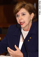 Lúcia Vânia quer crianças mais protegidas no trânsito