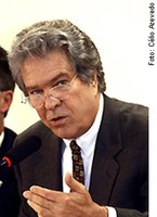 Hélio Costa quer garantir a livre concorrência entre empresas de transporte aéreo