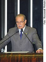 César Borges quer explicações sobre extinção de serviços e empregos na Coelba