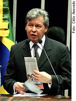 Arthur Virgílio protesta contra intenção do governo de calar servidores que passam informações a jornalistas