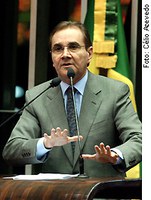 Líder do PFL cobra vinda de Meirelles e Casseb