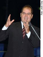 Tião Viana elogia implantação do programa Fome de Livro