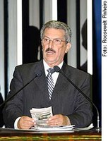 Tuma defende Polícia Federal de acusação de Genoíno