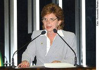 Lúcia Vânia avalia que programa de farmácias populares é caro e injustificável