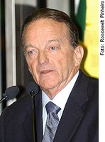 Bornhausen aponta erros do governo em ano eleitoral