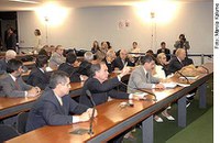 Comissão de Orçamento analisa fim das três emendas dos senadores