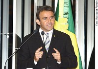 Eduardo quer ações do governo para superar atraso e estimular desenvolvimento