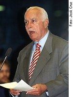 ACM aplaude decisão do STF favorável a Tasso Jereissati