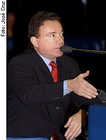 Alvaro protesta contra tratamento dado a universidades estaduais