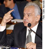 Simon apresenta nove projetos para agilizar processo civil