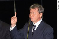 Virgílio alerta para prejuízos da Petrobras devido a defasagem de preços