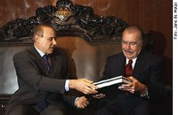 Governo entrega ao Congresso proposta orçamentária de 2005