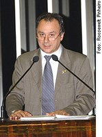 Zambiasi quer acordo de líderes para votação da Lei de Biossegurança em setembro