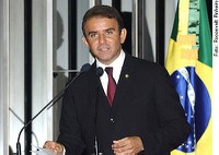 Eduardo comenta pesquisa sobre índice de desemprego de até 70% entre jovens