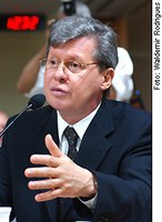 Pesca predatória ameaça Amazônia, diz Arthur Virgílio