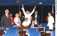 Suplicy registra a presença em Plenário de artistas agraciados por Lula