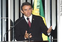 Eduardo Siqueira Campos critica demora na liberação de obra em Tocantins