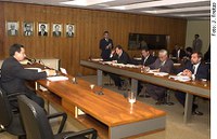 Senadores da Subcomissão de Saúde querem que agentes, conhecidos como "mata-mosquitos", sejam indenizados