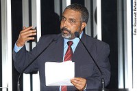 Paim agradece votação na escolha de destaque entre personalidades negras