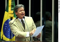 Considerar China economia de mercado prejudica o Brasil, diz Arthur Virgílio