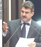 Jucá classifica como blefe acusações contra programa nuclear brasileiro