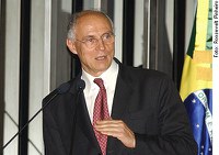 Suplicy manifesta pesar pela morte de trabalhadores sem terra em MG