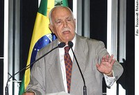 Antonio Carlos Magalhães acusa o governo de falta de ética política
