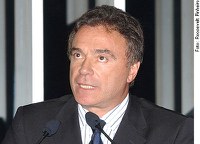 Alvaro Dias pede a Lula que edite menos medidas provisórias