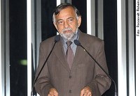 Capiberibe apela à Câmara para que vote "projeto transparência"