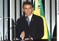 Eduardo Siqueira Campos defende verbas do orçamento para obras em TO