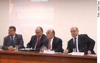 Crescimento de 5,3% prova sucesso da política econômica, diz Meirelles