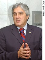 Delcidio garante que CPI funciona "a plena carga" durante recesso