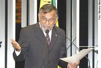 Capiberibe condena reforma econômica em torno do "déficit zero"