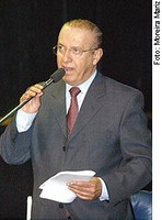 Valadares critica proposta de déficit nominal zero