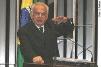 Simon demonstra preocupação com  base americana no Paraguai