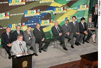 Renan e Sarney participam de posse de ministros no Palácio do Planalto