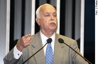 ACM diz que problema do governo está em se confundir com o PT