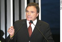 Alvaro Dias pede ampliação dos poderes da CPI