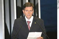 Dinheiro apreendido era oferta de fiéis, explica Crivella